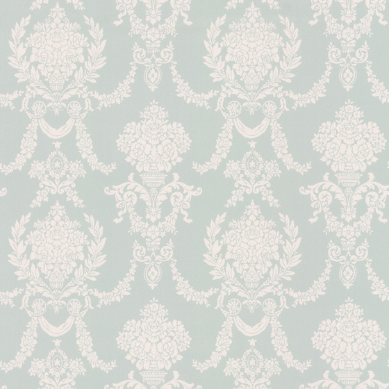 European-Style Light-Colored Patterned Wallpaper in Gray